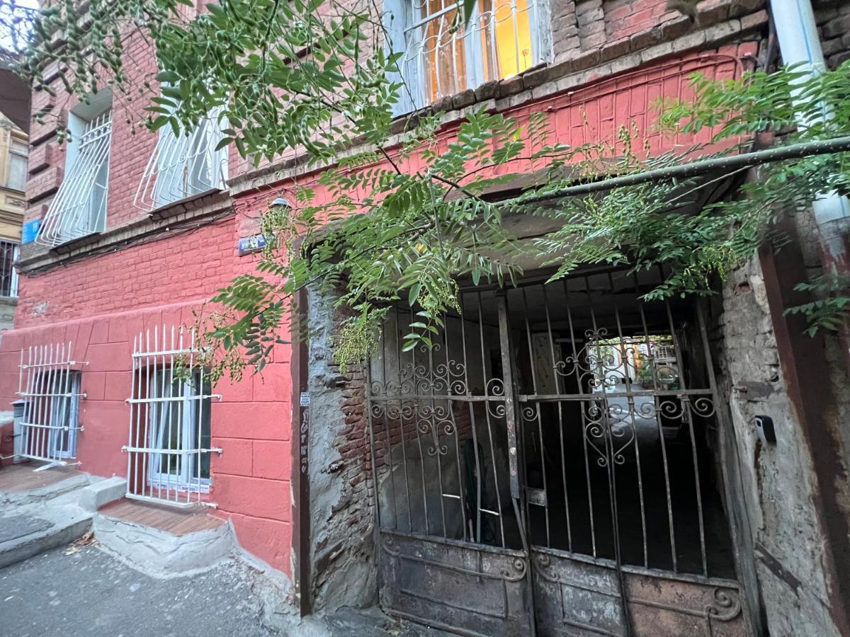 Cosy Apartment In Tbilisi Centre Exterior photo