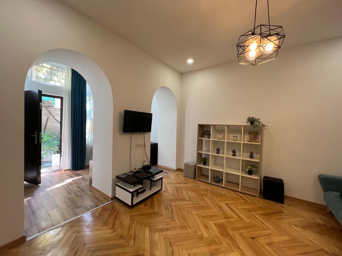 Cosy Apartment In Tbilisi Centre Exterior photo